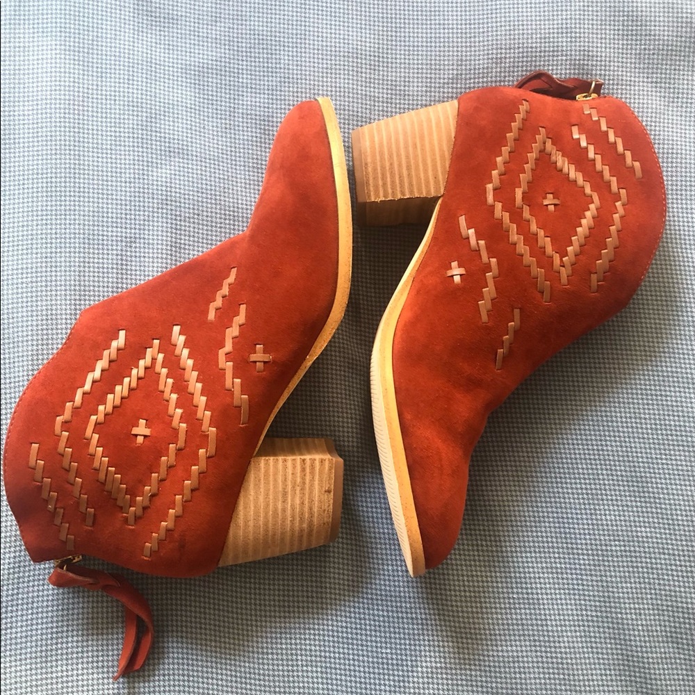 “The real” Cynthia Vincent booties!